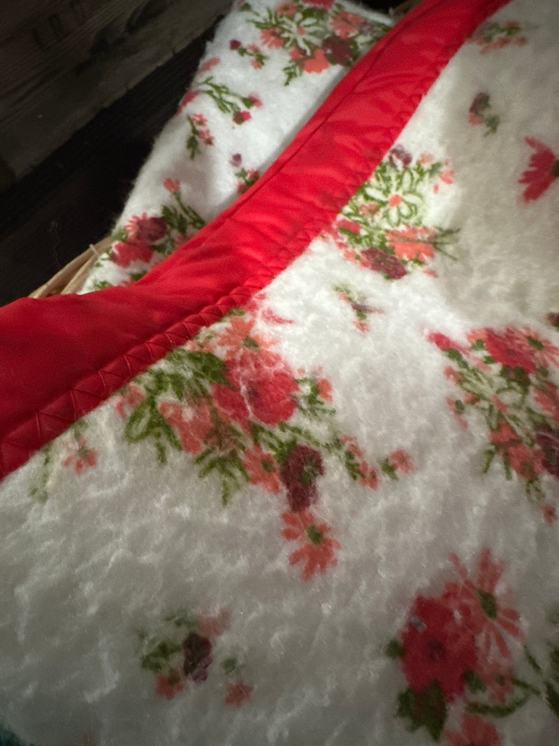 Red & White Floral Motif Blanket